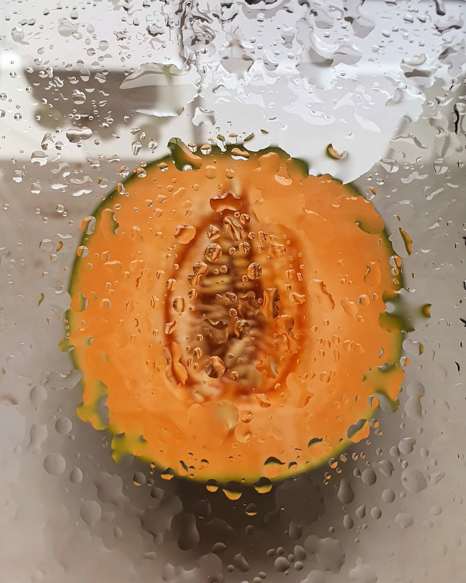 MineTable's tweet photo. Rainy day, but at least I have melon! #rainyday #foodblog #freshfruit https://t.co/MYbc1Ob0CO