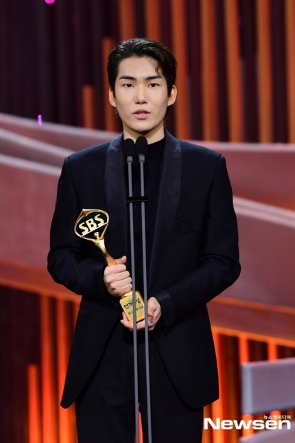 JoonSangBrasil's tweet photo. [#INFO] 20.01.22

Tang Joon Sang foi escalado para o drama “The World's Worst Boy” que terá seu lançamento na Disney+

🔗https://t.co/04Rm2LE6eb

“Tang Joon Sang recebeu uma oferta para “The World's Worst Boy” e está analisando positivamente […]”

#탕준상 #TangJoonSang https://t.co/BNeRmJCOIP