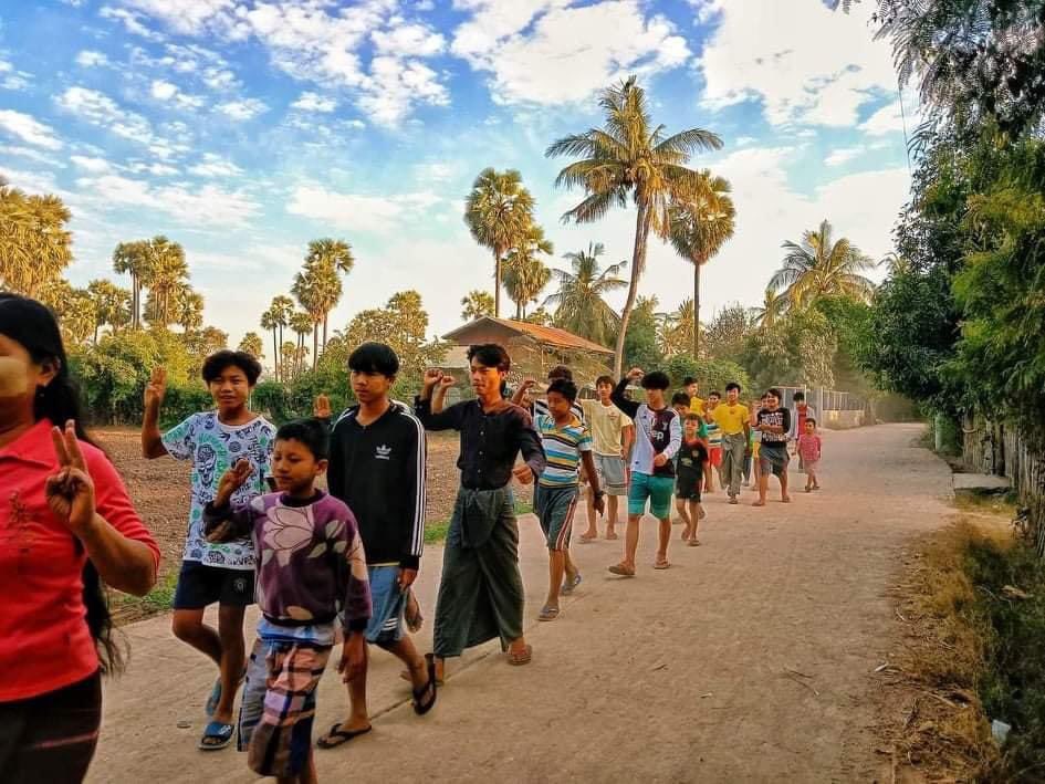 ယင်းမာပင်မြို့နယ်တွင် သွေးမအေးတဲ့ရွှေနွယ်သွေး သပိတ်စစ်ကြောင်း  ပြည်သူများ ဦးဆောင်ကာ ယနေ့ ဇန်နဝါရီလ ၂၀ ရက်နေ့တွင် ဖက်ဆစ် စစ်ကောင်စီ တော်လှန်ရေး ရွှေနွယ်သွေး သပိတ်စစ်ကြောင်း ချီတက် ဆန္ဒပြခဲ့ကြောင်း သိရသည်။