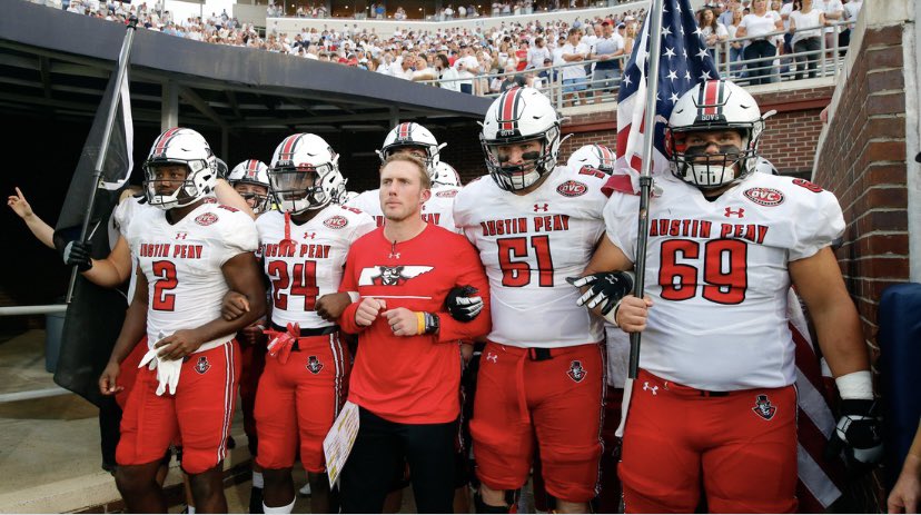 Blessed to receive my first offer from Austin Peay⚪️🔴<a href="/GovsFB/">Austin Peay Football</a> <a href="/Da_DREAM47/">Akeem Davis</a> <a href="/JameyDubose/">Jamey DuBose</a> <a href="/pychke/">Coach Pych</a> <a href="/tquinn40/">Terry Quinn</a> <a href="/jermeldemps/">Jermel Demps</a>