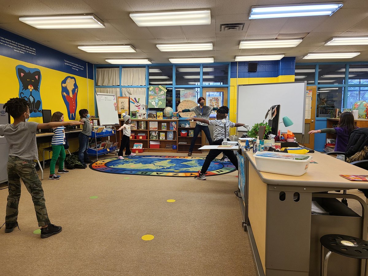 peckdkva334's tweet photo. Yes, we have a shorter day today, but lots of great things happening instructionally &amp; facilities wise this morning. 2 smartboards are installed in KG, 2nd great Ss providing thoughtful and insightful questions in library, and 4th grade Ss unpacking complex text!@RPS_Schools https://t.co/ZbJ4rkRebN