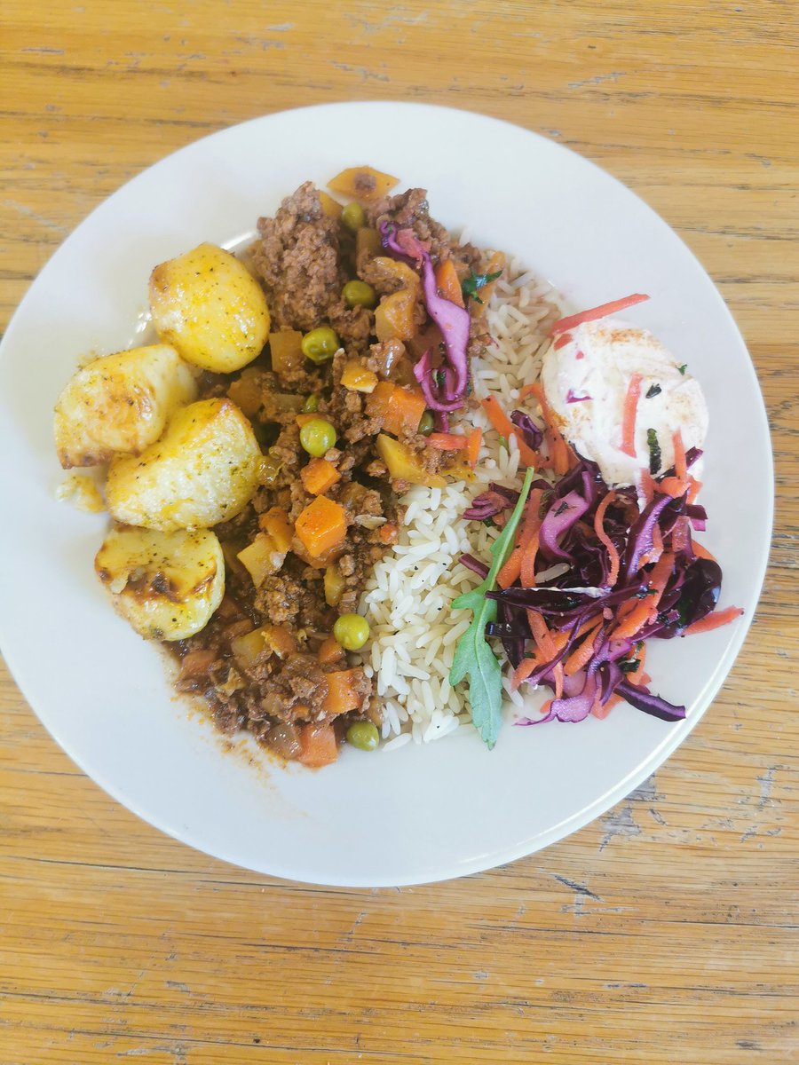 hhqehbristol's tweet photo. "A Taste Of Lebanon"
@QEHSchool today!!
Chicken Shwarma, Tabbouleh, Fattoush &amp; Halloumi Kebab

Bazella Riz Lahme, Batata Harra Harrisa Spiced Sourcream 

Lebanese Tumeric Cake

#tastesensation #pupilschoice #themeday https://t.co/vd2IwqnTAo