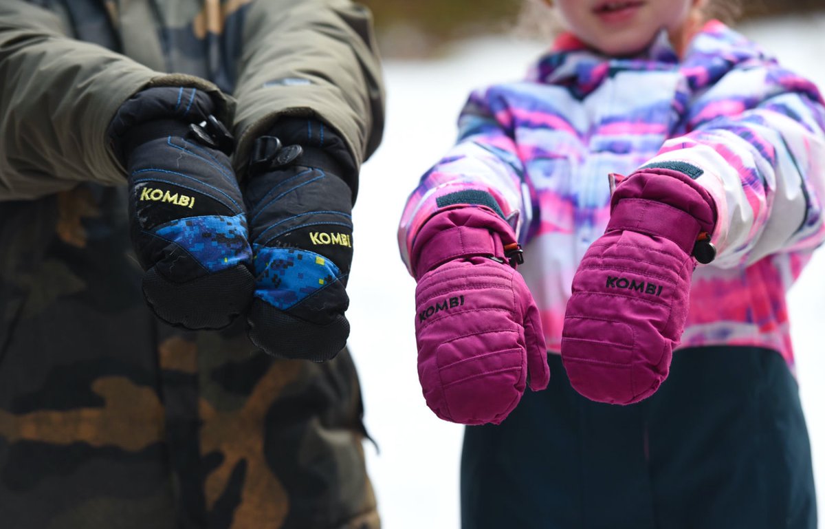 parachutecanada's tweet photo. Children should play indoors if the temperature or the wind chill falls below -25 °C (-13 °F). At this temperature, exposed skin freezes in a few minutes. Dress warmly. https://t.co/sWQGIXVkV7 #TurnSafetyOn https://t.co/vfpqDNmX2P