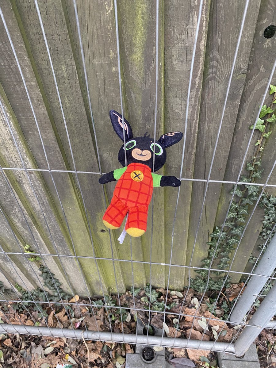 kevinhatchard's tweet photo. Saw this on the way home. Flop’s patience has finally snapped. https://t.co/QAPyXOcmSI