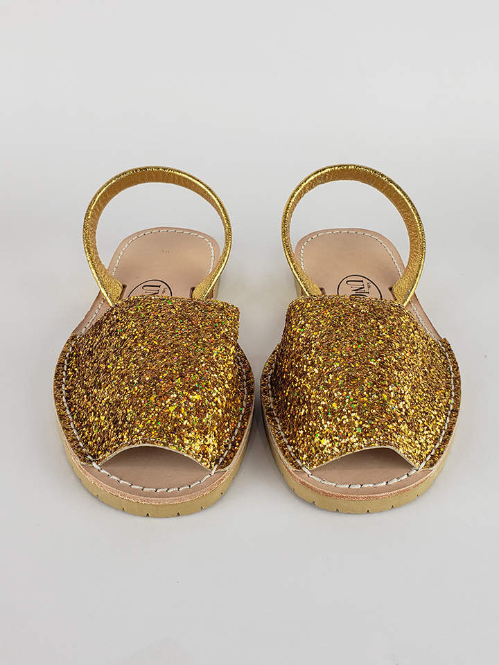 shoeferral's tweet photo. Current inventory on this item (Size 6: 1) (Size 7: 2) (Size 8: 1)  #shoes https://t.co/LVvxW5StCM