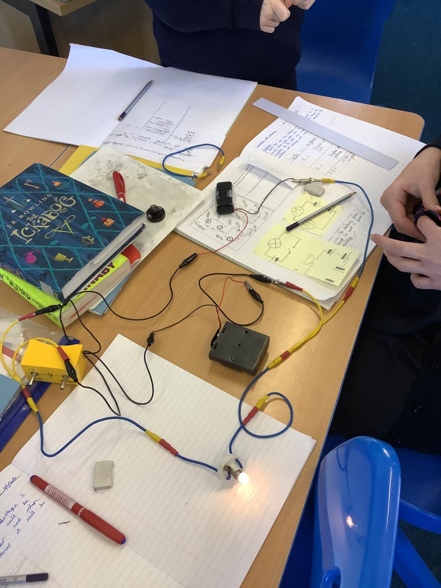 MrsMalcolmStAug's tweet photo. This afternoon, year 6 investigated how changing the voltage affected the brightness of a bulb. #staugscience https://t.co/Hqr9Kp6Ixx