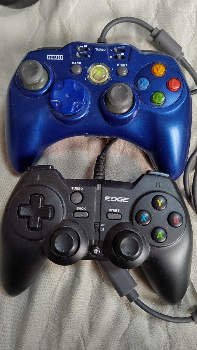 コントローラはxbox360 HORIPAD EX TURBOってのと、昔なんとなく買って