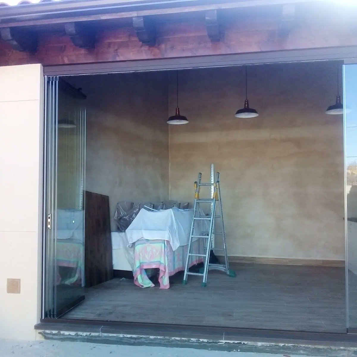 Levidrio's tweet photo. [Proyecto] Instalación de cortinas de vidrio Extendglass SF25 en porche de vivienda unifamiliar.

#AmpliamosTuEspacioVital
#leonesp https://t.co/Bi49JeUx1r