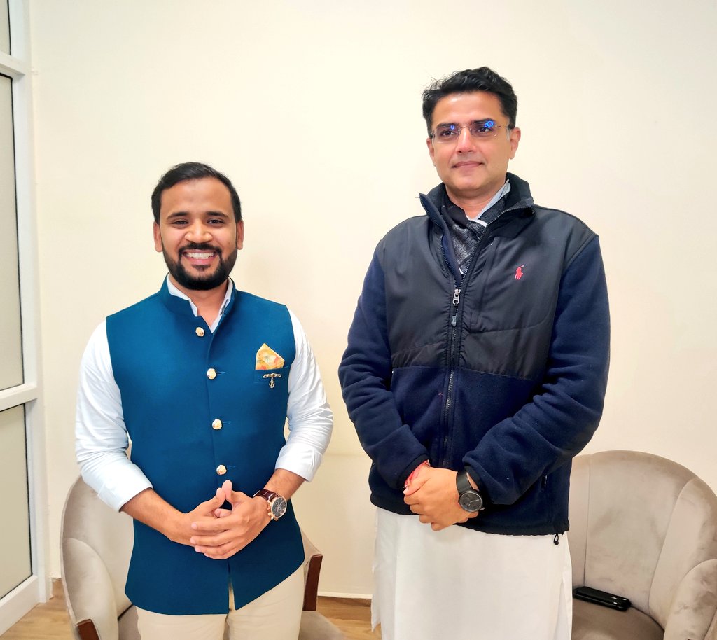 Team_pilot_'s tweet photo. #Fm_Radio दुनिया की मशहूर हस्ति @Rjkartik जी ने आज आवास पर मुलाकात की ।
 मज़ेदार और शानदार इंटरव्यू शनिवार सुबह 9 बजे सुनिए My Fm पर और देखिये YouTube Facebook पर :)  @MYFMIndia https://t.co/WxmjZh0ulW