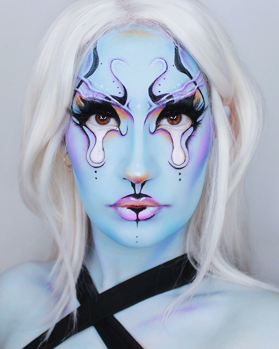 mehronmakeup's tweet photo. Pastels have never looked so good!
@hanwhittington created this blue alien goddess using the Paradise Makeup AQβ’ Pastel Palette. Look inspired by @by.sulli
#alienmakeup #pastelmakeup #bluemakeup #cosplaymakeup #cosplay #creativemakeup #promakeup #mehronmakeup https://t.co/Ss62mPDBGe
