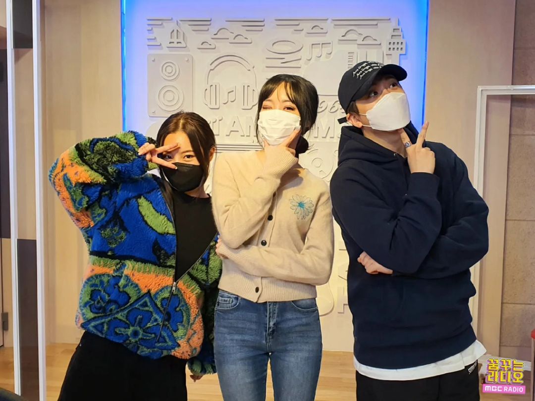 [PIC] 220120 - Dream Radio Instagram post with Yuju, Wheein and Youngjae

🔗instagram.com/p/CY9KoyrBnq1/

#REC #놀이 #여자친구 #GFRIEND #유주 #YUJU @konnect_YUJU