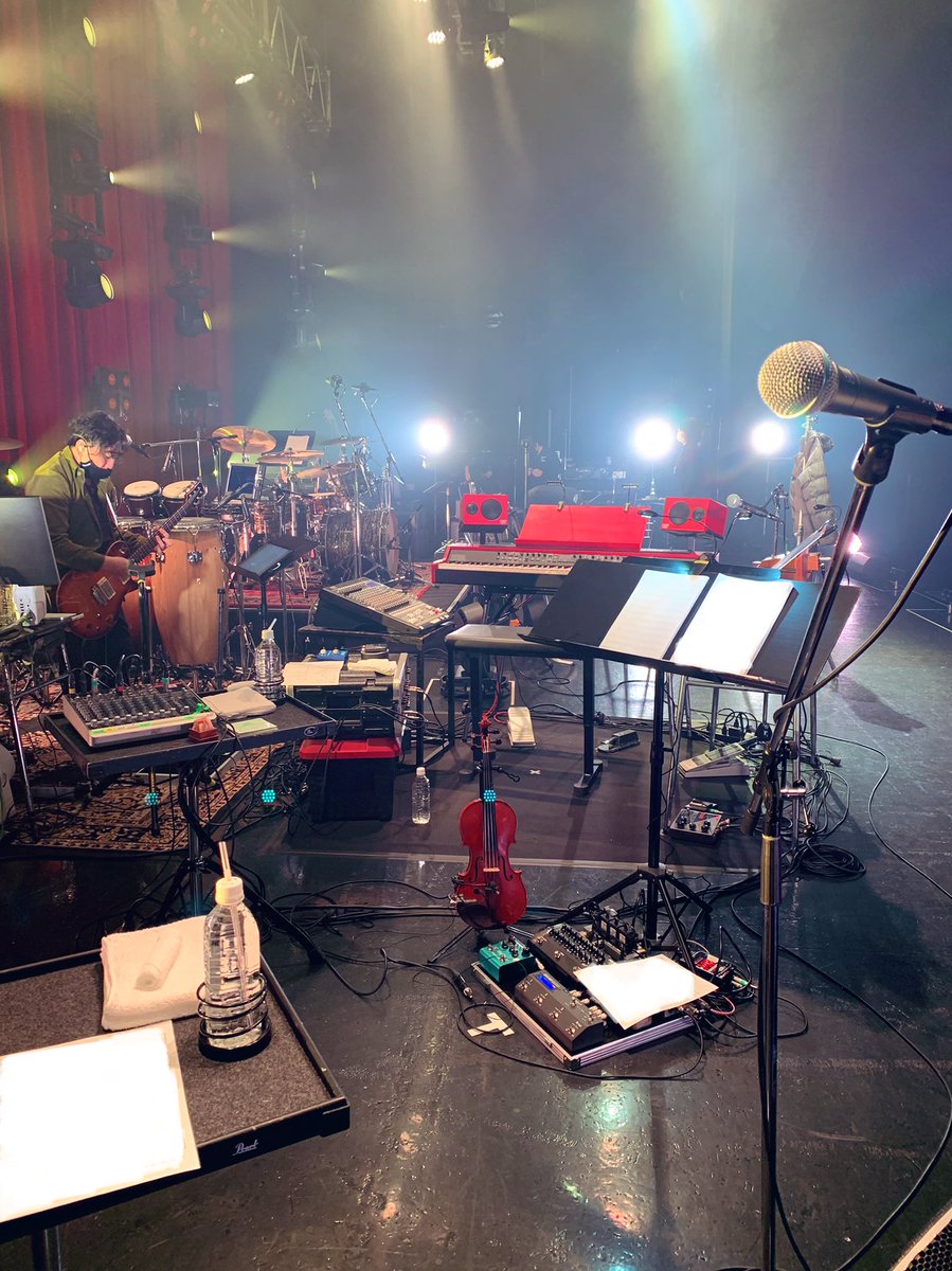 Noahuhah's tweet photo. JUNNA ROCK YOU TOUR 2022 〜風の音さえ聞こえない〜、4公演完走しました！いや〜毎回鳥肌が立つほどカッコいい曲たちをカッコいいバンドの皆さん、そしてJUNNAちゃんと演奏できて最高の一日でした〜🤩🌼🍀

スタンプはじゅんな祭の御朱印帳に大切に挟んでおきます🤍(スウェットも初日から絶賛愛用中) https://t.co/f7w7iQmHwq