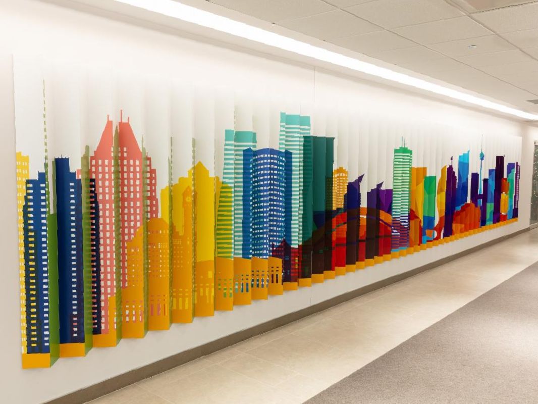 eurOptimum's tweet photo. Interactive 3D lenticular art walls are a great way for users to view different graphics on the same wall. It changes as the viewer moves throughout the space. The installation at Orlando showcases the Toronto skyline in two different colour schemes! Designed by Connect Resource https://t.co/CBUu7HLTVO