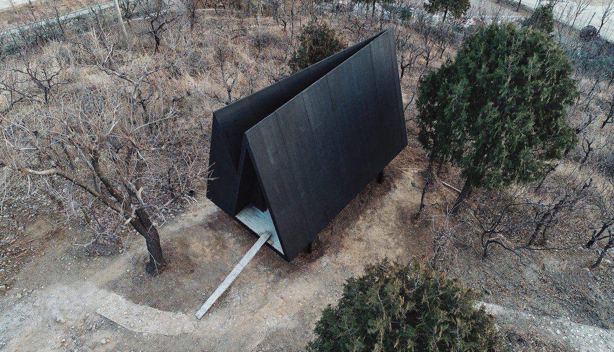 g1300c's tweet photo. This #unique cabin makes for an interesting example of architecture. #luxurylife  https://t.co/kHY1hZ7FVs https://t.co/h7ojsvbpD2