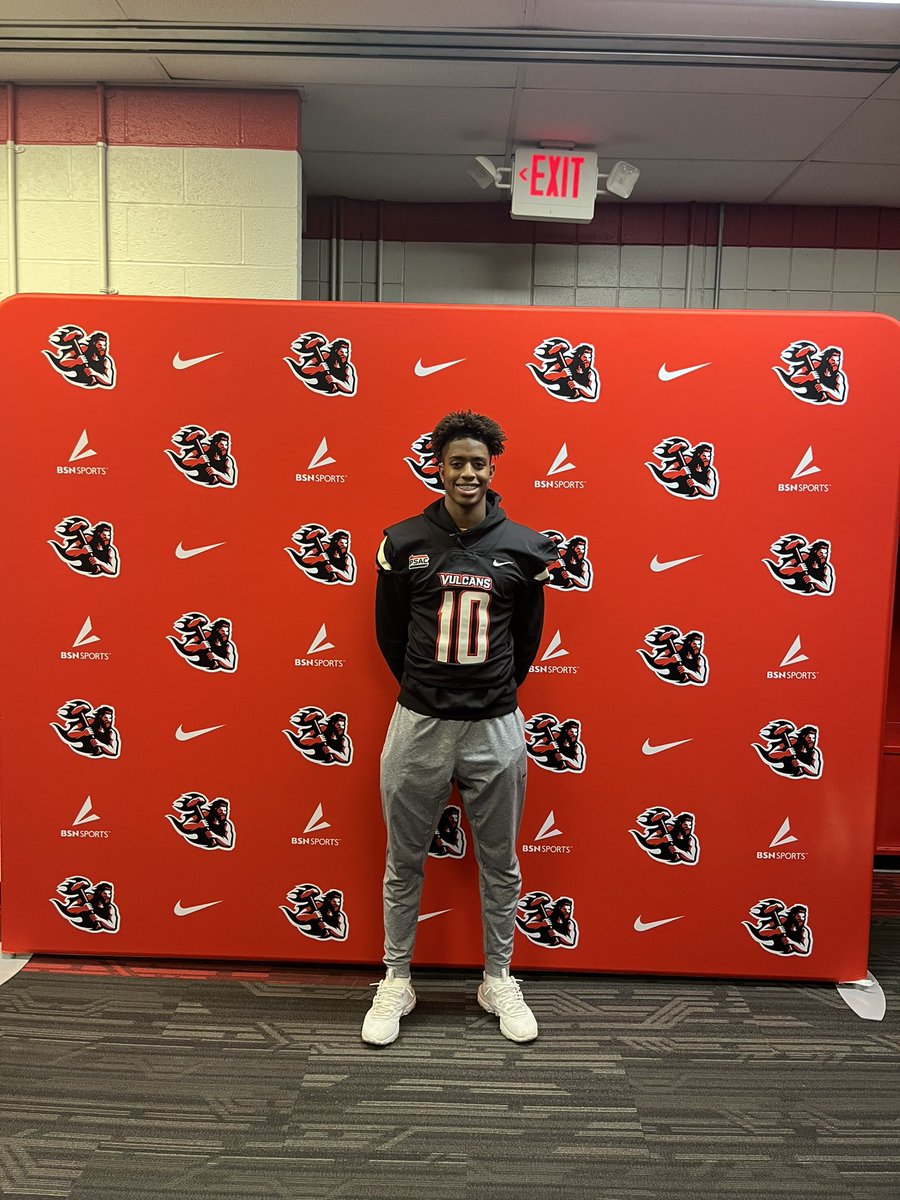 ThompsonAmory's tweet image. First of all, thank you to all of my family, coaches, and teammates for your support on and off the field. With that being said, I’m extremely excited to announce my commitment to California University of Pennsylvania! @CoachSalsCalU @CoachtanQ @CoachSteveONeil #ForgedInFire