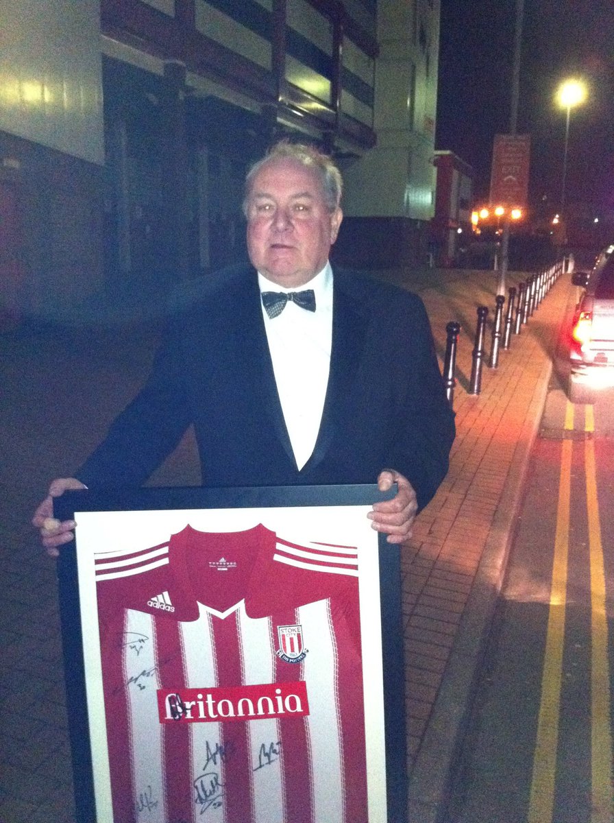Steve Jervis passed away this week and his boys are asking all <a href="/stokecity/">Stoke City FC</a> fans to join a round of applause on 69 minutes to honour their dad, a season ticket holder for 55 years and a local cricket legend, a passionate man when it came to sport  #RIPJARV