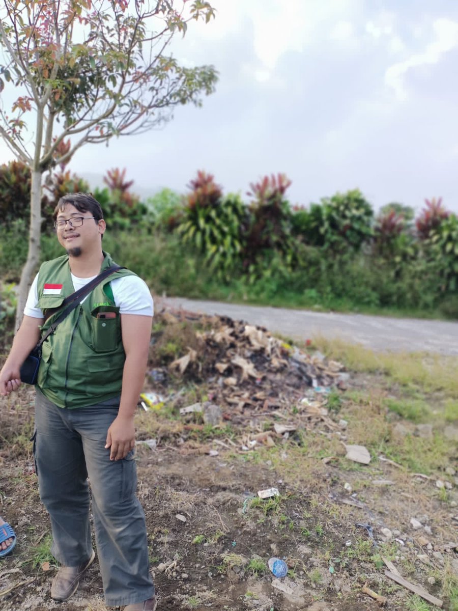 Syawaludin3687's tweet photo. Semoga jamu bumi bisa menjadi solusi kemandirian dan kesejahteraan petani di Brastagi yang kian hari penggunaan pestisida dan pupuk kimia sintetis mkin mengerikan
#DompetDhuafa
#JamuBumi
#KLBM
#LumbungBumiBrastagi https://t.co/XfB9wWE8hK