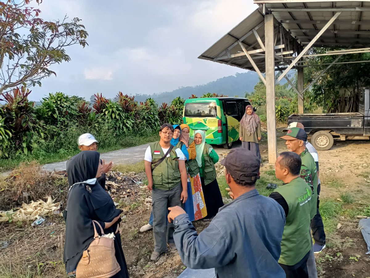 Syawaludin3687's tweet photo. Semoga jamu bumi bisa menjadi solusi kemandirian dan kesejahteraan petani di Brastagi yang kian hari penggunaan pestisida dan pupuk kimia sintetis mkin mengerikan
#DompetDhuafa
#JamuBumi
#KLBM
#LumbungBumiBrastagi https://t.co/XfB9wWE8hK