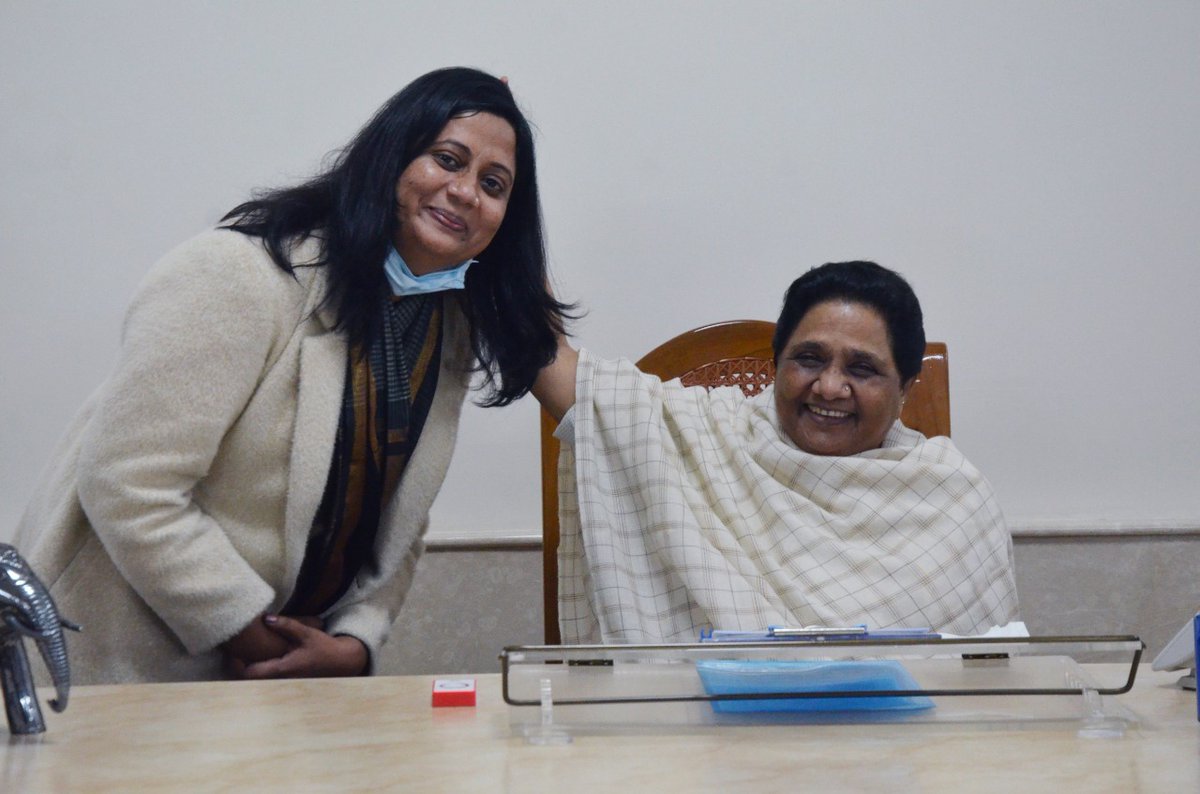 Voice_of_unity_'s tweet photo. @DR_Sangita1आज दो विचार धारा एक हुई है हमारी दुसरी बहनजी सीमा कुशवाहा का मैं तेहे दिल से बसपा  मे स्वागत करता हू।
@Mayawati 
@narendramodi 
@ABPNews https://t.co/RQzSAlId6x