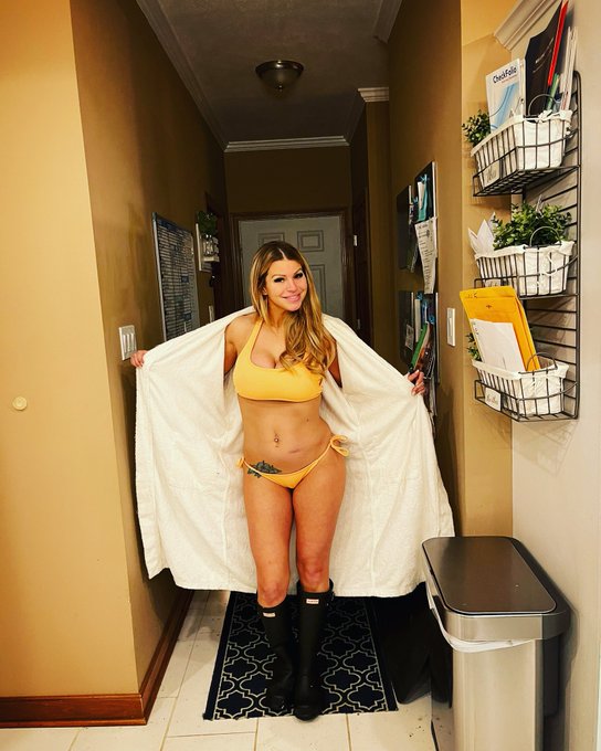 It&rsquo;s called fashion, look it up. https://t.co/fzAnoEiMW9 https://t.co/XdLiNsfwdV