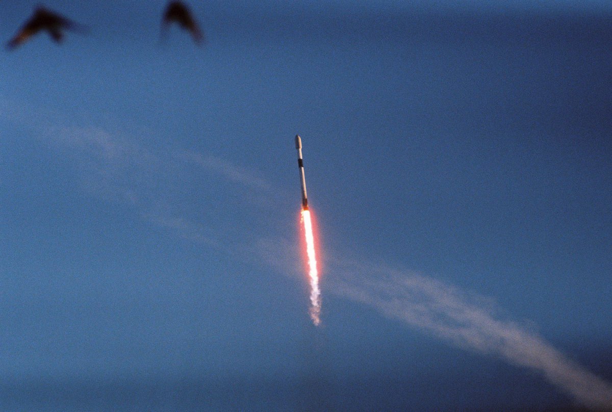 DanDickson24's tweet photo. Got some film back from the 1/6/22 SpaceX Starlink launch 

#SpaceX #starlink #Kodak #kodakporta800 #shootfilm #photocinematica @Kodak @KodakProFilmBiz https://t.co/EoJOj3Sr5g