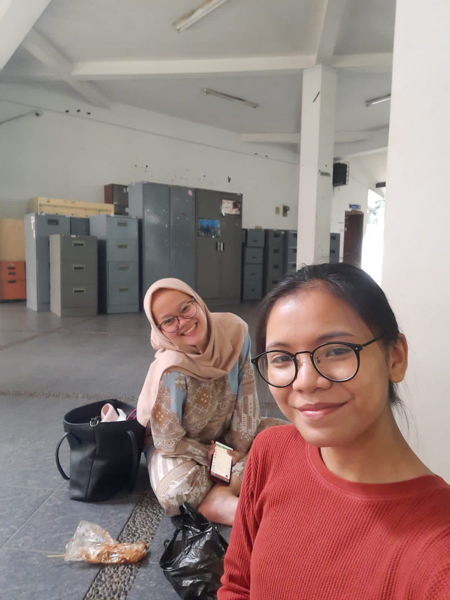 iniaraaaa's tweet photo. Tadi siang di selasar lagi nunggu danusan wk https://t.co/oMtu0aOjZB