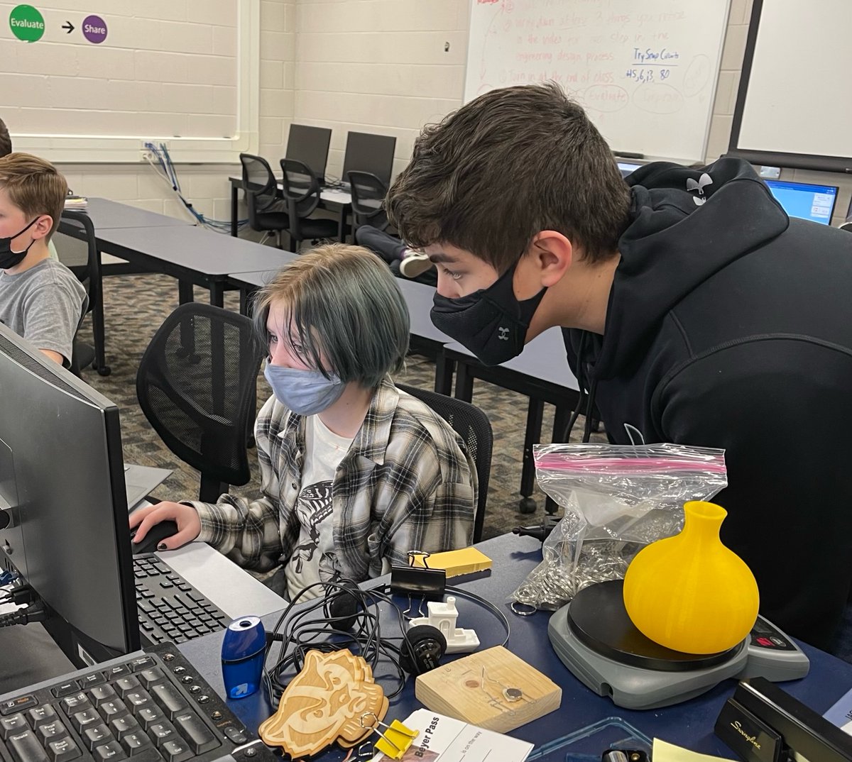 MahtomediMiddle's tweet photo. Students in Mr. Beyer's FABLAB using CAD software to design in 3D. #WeAre832 https://t.co/FHlvMNi2mT