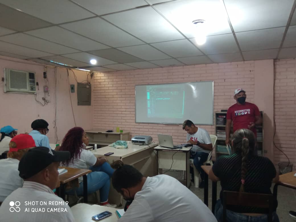Desde la UE Francisco de Miranda 
Secretariado Municipal del <a href="/MSomosVen/">Movimiento Somos Venezuela</a> en el Diplomado de Planificación Local Impartido por el Ministerio de Planificación <a href="/NicolasMaduro/">Nicolás Maduro</a>
<a href="/Soykarinacarpio/">Karina Carpio</a> @JohendersonMrt <a href="/marufchaven/">maruf</a>
#PoderPopularEnFormacion* 

🤜🏼🇻🇪🤛🏼
