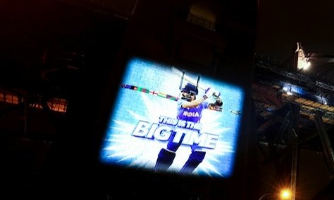 ImTanujSingh's tweet photo. Virat Kohli's pictures on the Sydney's street - Ahead of the T20 World Cup Fixtures Announcement. - King Kohli. https://t.co/r8MpnVXyt7