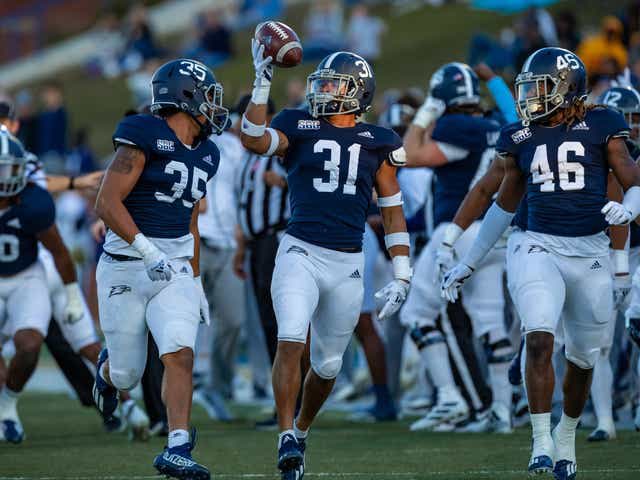 LAFootballLions's tweet photo. Thank you @GSAthletics_FB for stopping by to check out Lakeview Football! GO LIONS! #BALLATTHEVIEW https://t.co/2j1mH5LZbZ