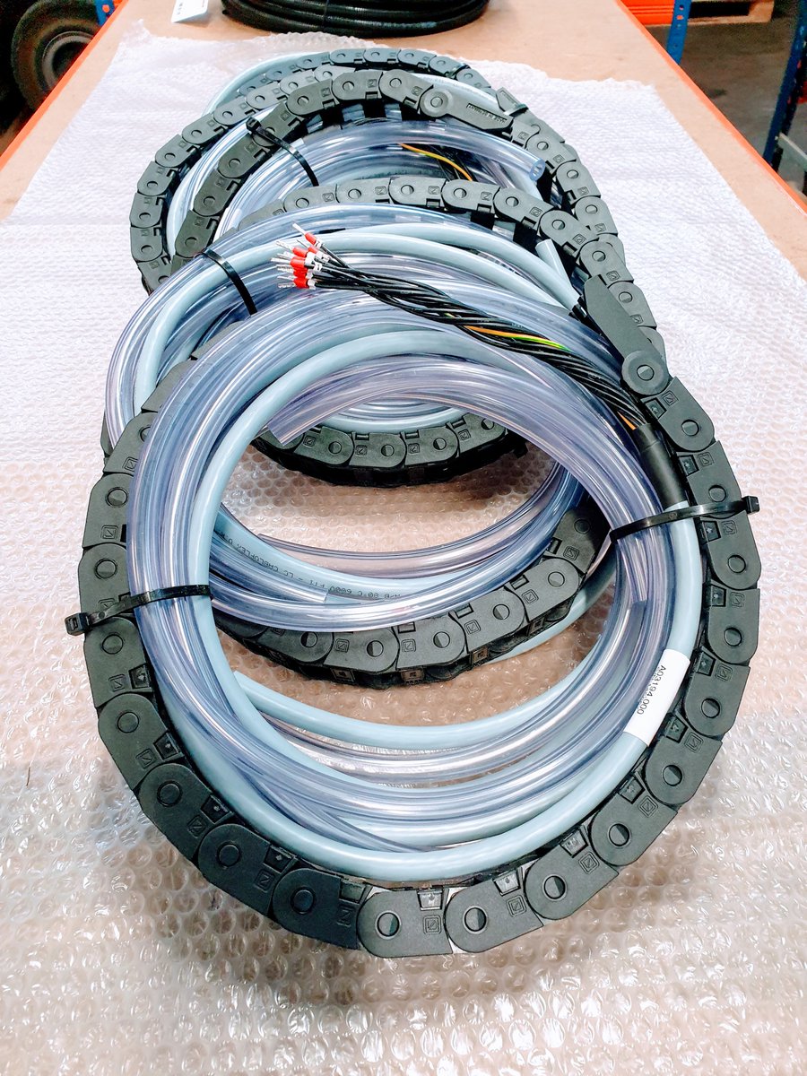 aptechnologyuk's tweet photo. #Dragchains offer a highly flexible solution incorporating #power, #signal & #pneumatics in to a single assembly preventing tangling & damage while a machine is in operation. @aptechnologyuk has extensive experience of designing & manufacturing custom #dragchains. https://t.co/pHgFZnTZFg
