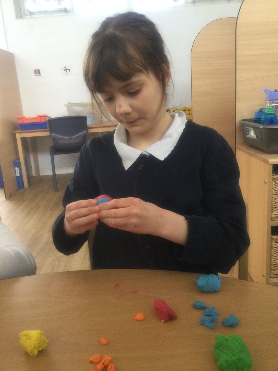 BPSHull's tweet photo. The children in the Launch Pad had lots of fun exploring the layers of the Earth in Science this afternoon #Science #LayersoftheEarth https://t.co/vkb1DxgChE