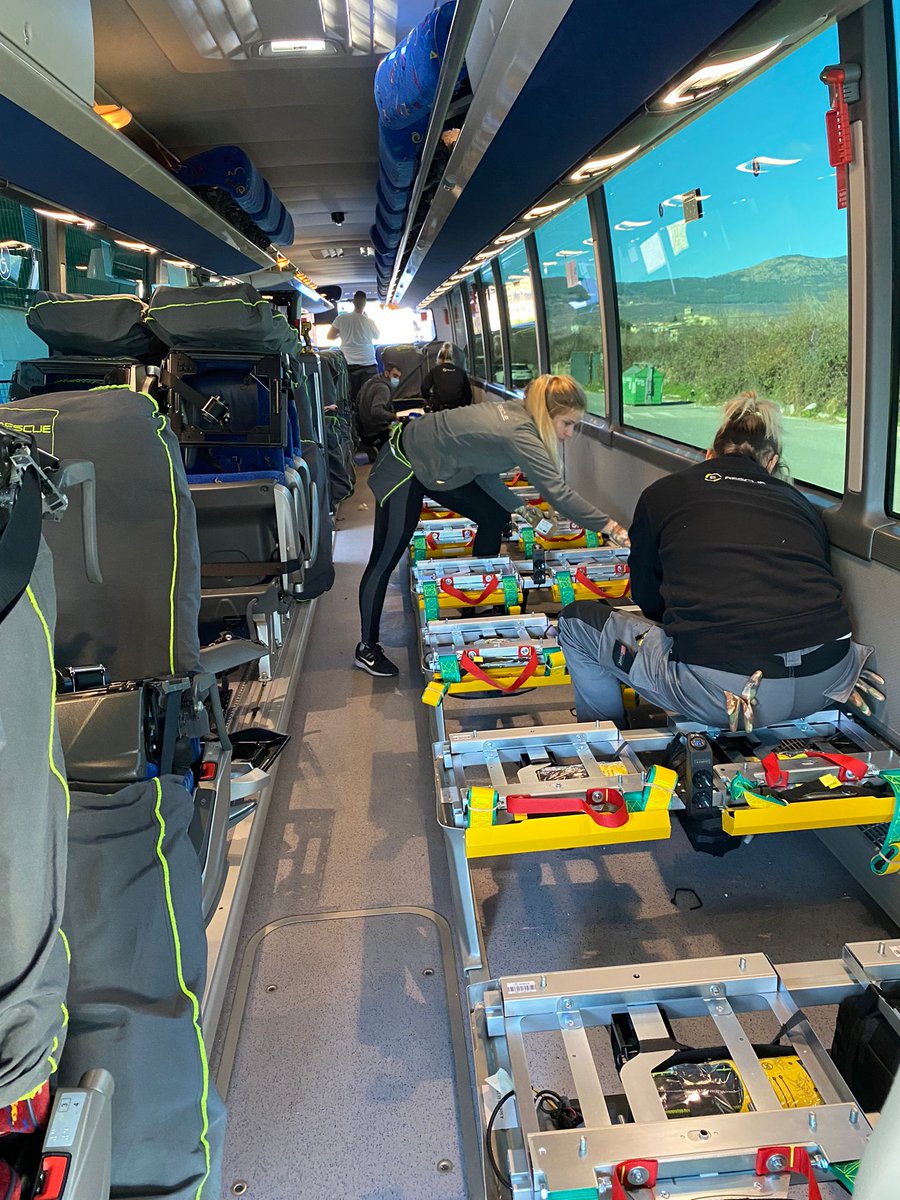 seguridad_vital's tweet image. Hoy hemos estado grabando cómo se &quot;transforma&quot; un asiento normal de autobús en uno extraíble. Lo veremos muy pronto en @seguridad_vital .
@CGHIRSCHFELD @DGTes @La1_tve @E_Rescue_System @elenadecea