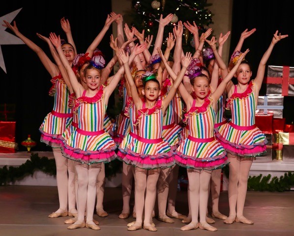 RowledgeVH's tweet image. demericdance.co.uk has taken over the running of ballet classes at the village hall, following Miss Maureen's retirement at Christmas. Classes continue to run on Wednesdays in term time 2 - 7.30pm.
We wish Miss Maureen a happy retirement! Welcome to Rowledge DeMeric School!