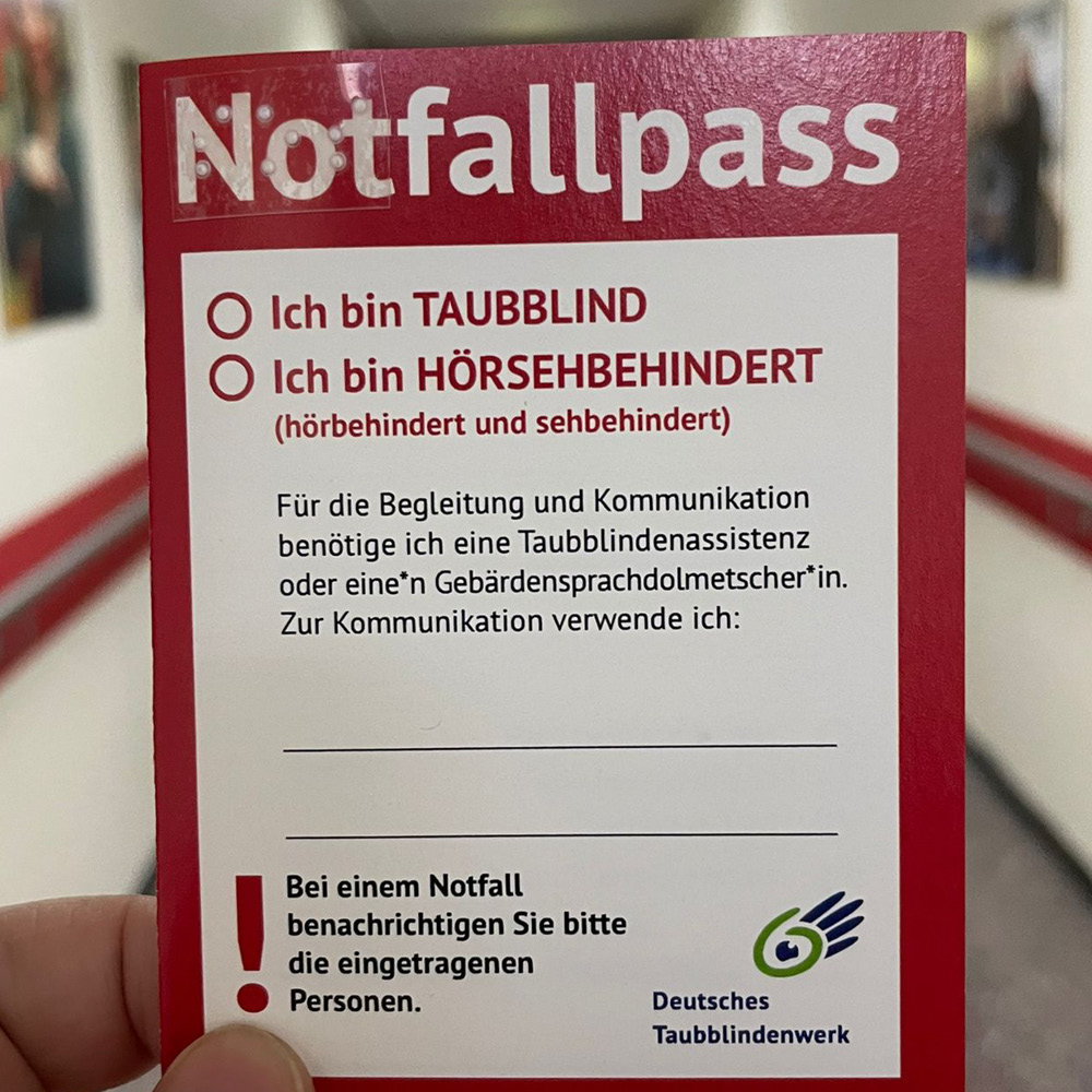 Rettungsdienst's tweet photo. Notfallpass für Menschen mit doppelter Sinnesbeeinträchtigung (Foto: Deutsches Taubblindenwerk gGmbH)
Mehr auf https://t.co/3hwP7rWmn0 | #Rettungsdienst #Notfallsanitäter #Rettungsassistent #Rettungssanitäter #Notarzt #Notfallpass #Lebensrettung
https://t.co/VRCKrKfGuW https://t.co/nYGYDajodS
