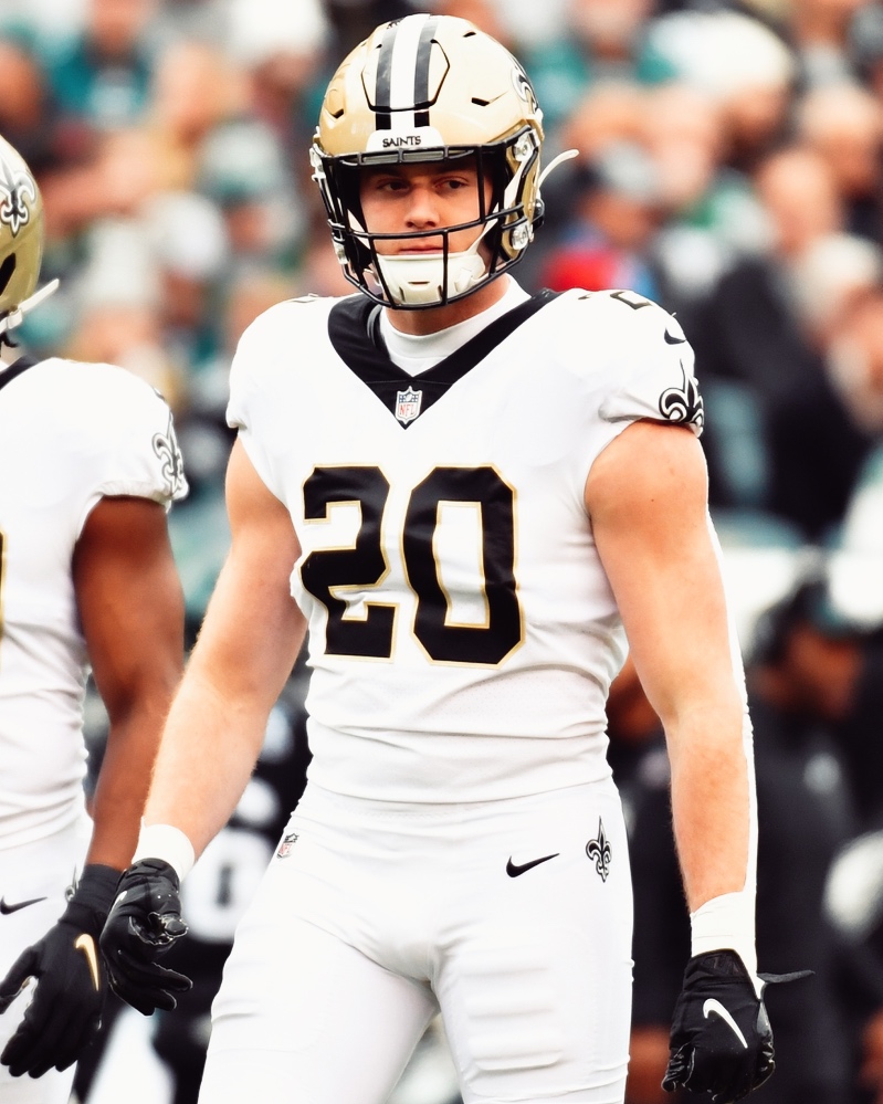 Only NFL Linebackers with 90+ run defense grades this season

⚜️ Pete Werner (90.9)
🔷 Darius Leonard (90.0)