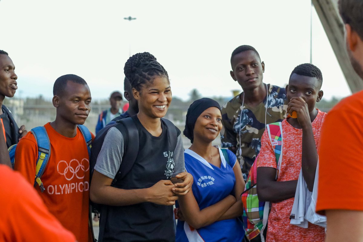 #ThrowbackThursday: Picha kutoka maktaba katika tukio moja la utekelezaji wa mradi wa mpira wa mikono (Handball Project) wenye lengo la kutoa elimu ya usawa wa kijinsia kwa vijana katika shule za msingi na sekondari kupitia michezo. 

#ExchangeProgram #UPTanzania #IndelibleMark13