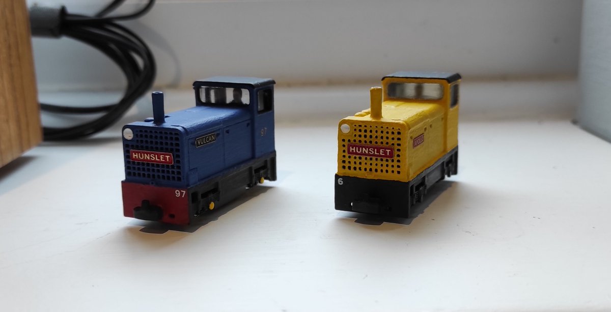 Alex_4239's tweet photo. Been a while since I've posted some of my models on twitter. Here are the two CWRailways 60hp RNAD Hunslet kits I've built, now with added Hunslet builder plates on the front. https://t.co/I4KPcOKhZX