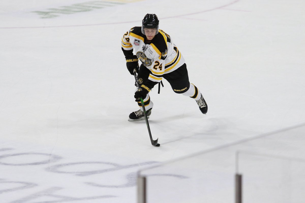 Congratulations to Gamblers forward, Nicholas VanTassell, and defenseman, Will Staring, on their commitments to play D1 hockey! 👏

<a href="/NicholasVantas2/">Nicholas Vantassell</a>  - University of Massachusetts 
<a href="/StaringWill/">Will Staring</a>  - St. Thomas

#gogamblers
<a href="/UMassHockey/">UMass Hockey</a> 
<a href="/USTMensHockey/">Follow @TommieMHockey</a>