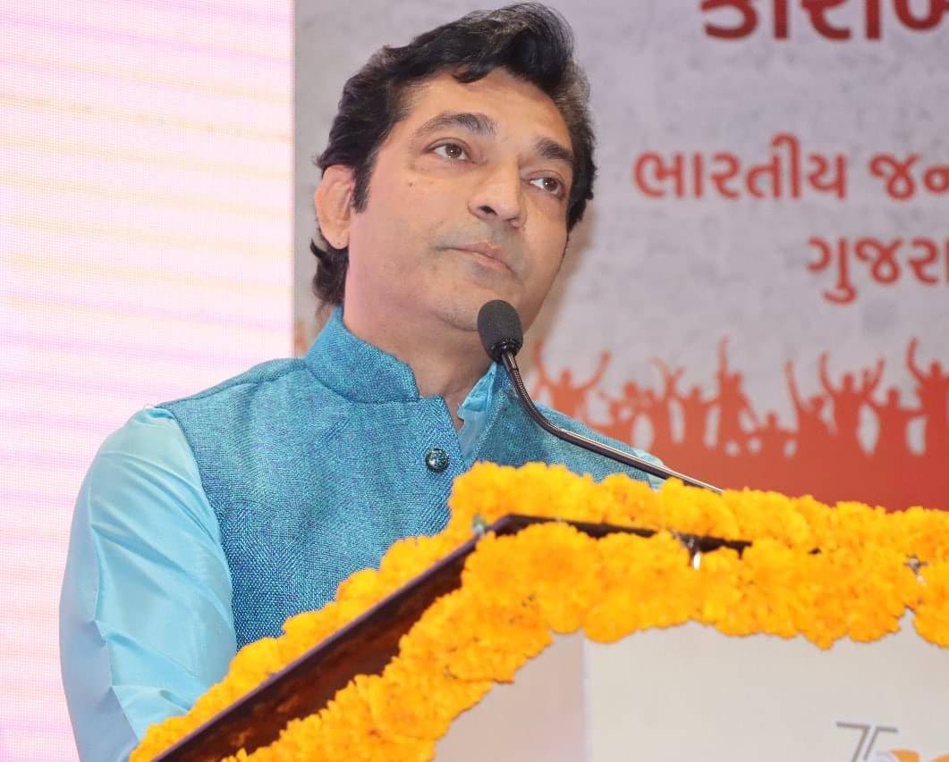 Ajay35444344's tweet photo. ગુજરાતી ફિલ્મ જગતના લોકપ્રિય કલાકાર અને ઈડર વિધાનસભાના ધારાસભ્ય શ્રી @hitukanodia જીને ભાજપ ગુજરાત પ્રદેશના સહ-પ્રવક્તા તરીકે નિમણૂક થવા ખૂબ ખૂબ અભિનંદન અને શુભેચ્છાઓ.
@CRPaatil https://t.co/HavwffqC7c