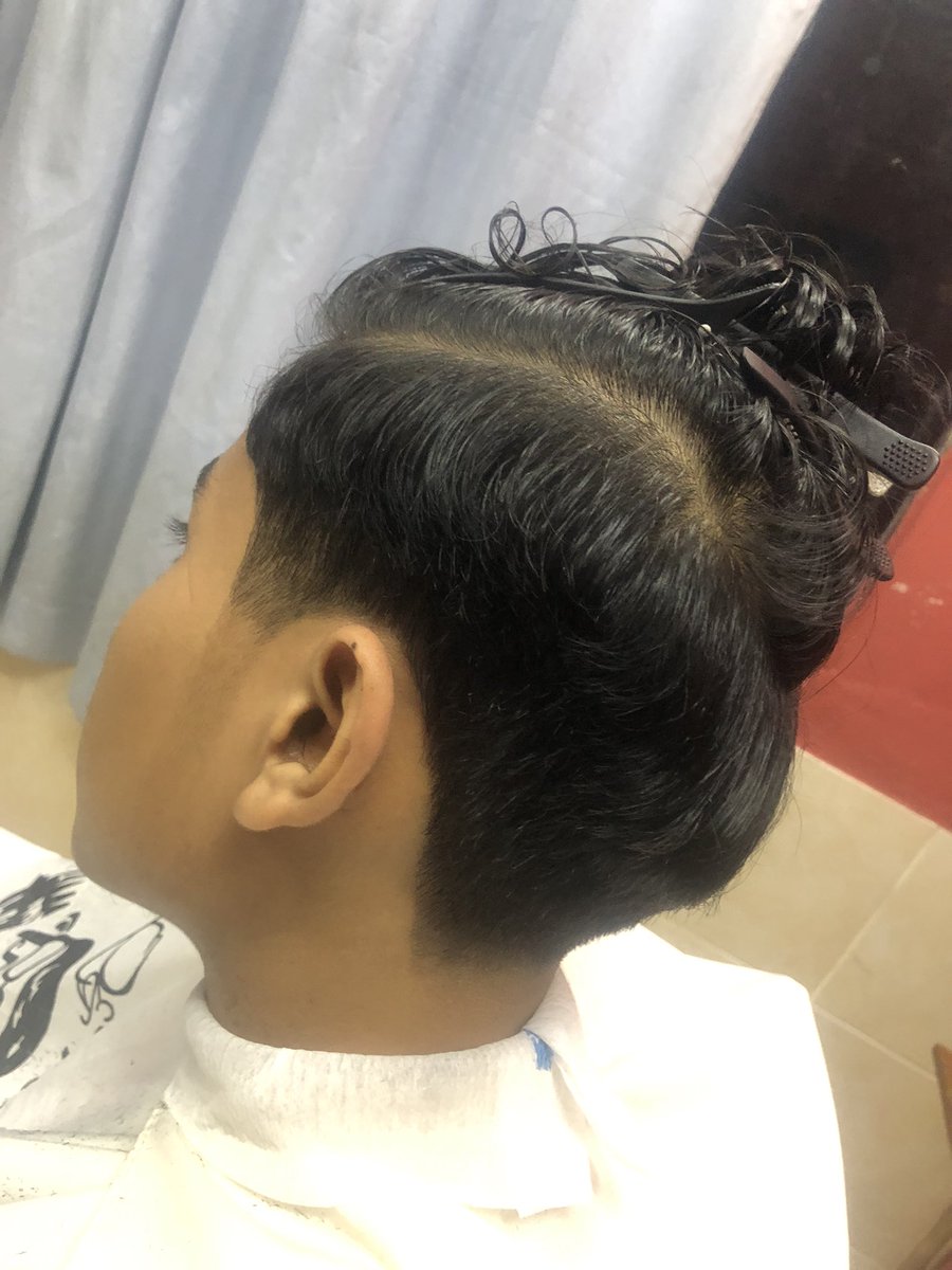 frrid_'s tweet photo. Skills masih lagi ada even spm dah nk dekat. Wish me luckk !!!🤲🏻.  #barber #looknatural✨ https://t.co/hHPS9UCRd5