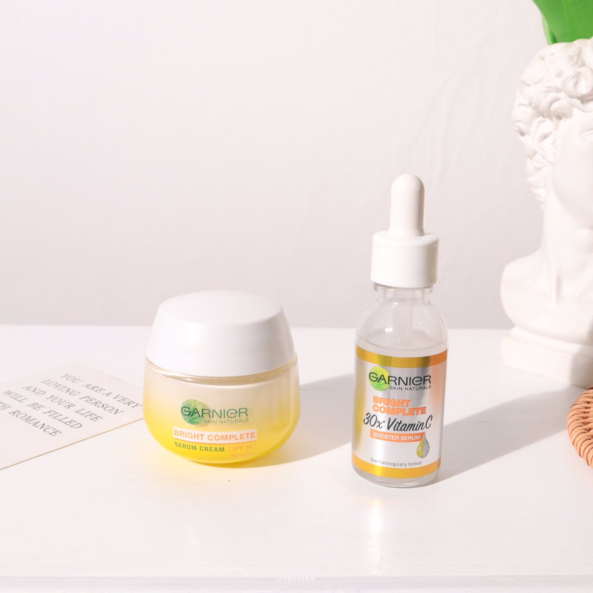 jubejann's tweet photo. คู่นี้เค้าปังสมคำร่ำลือจริงๆ เซรั่มวิตามินซี &amp; เดย์ครีม GARNIER✨ ༘ ช่วยบูสต์ผิวใส ลดจุดด่างดำจากสิว ใช้ไปแค่ไม่กี่วันรู้สึกหน้าผ่องขึ้นรอยสิวจางไวด้วย นี่ล่าสุดเอาเซรั่มผสมกับโลชั่นทาผิวด้วย บอกเลยเริ่ด! ผิวผ่องทั้งหน้าทั่งตัวจ้า #shopeeบอกต่อ #ถูกและดี https://t.co/ecD1fa9TVl