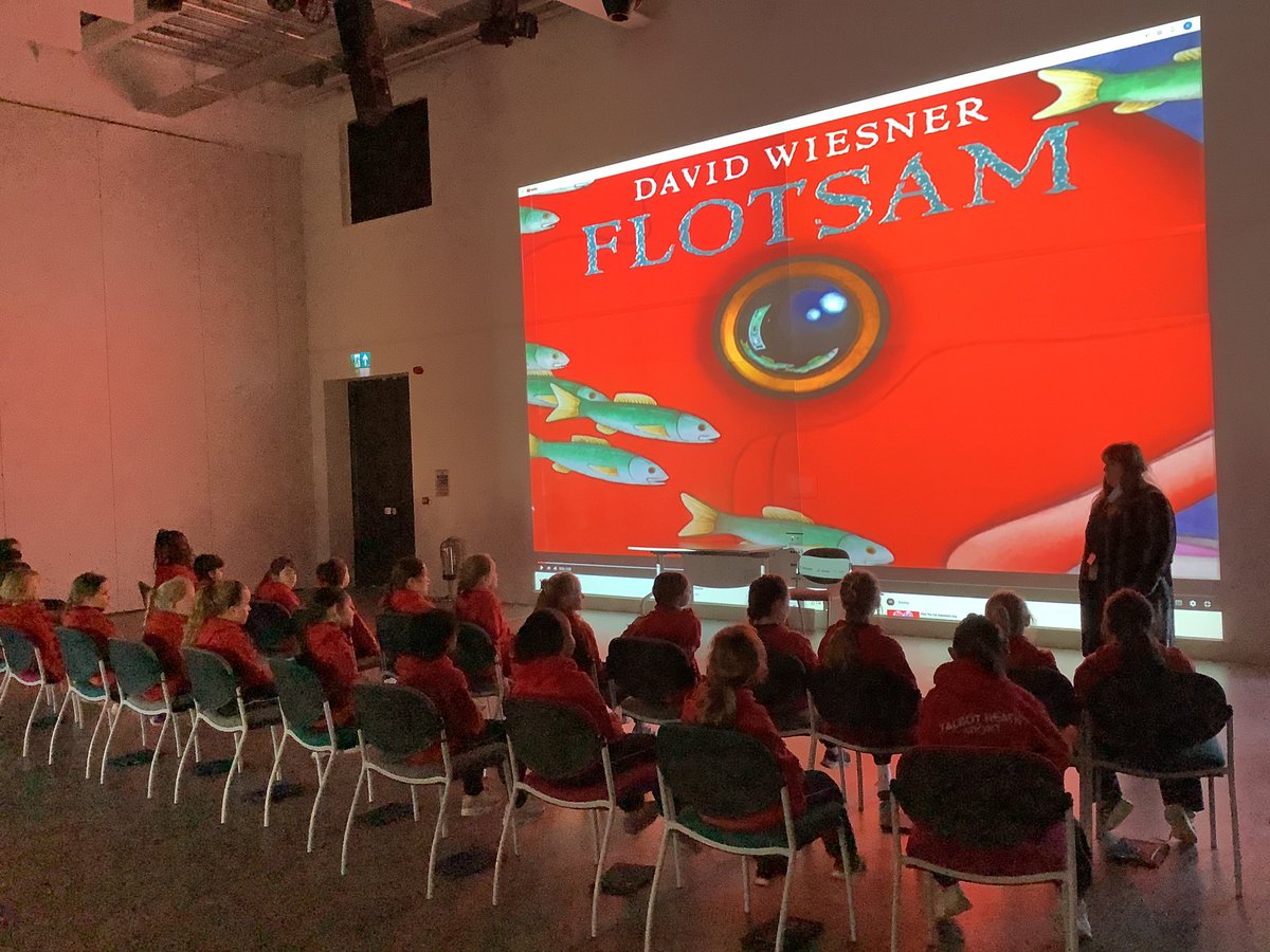 THSch_English's tweet image. Year 3 were fully immersed in our underwater fantasy book #Flotsam by #DavidWiesner today @TalbotHeathSch @THSch_Junior #THSchY3 💦🐠🐙🔍