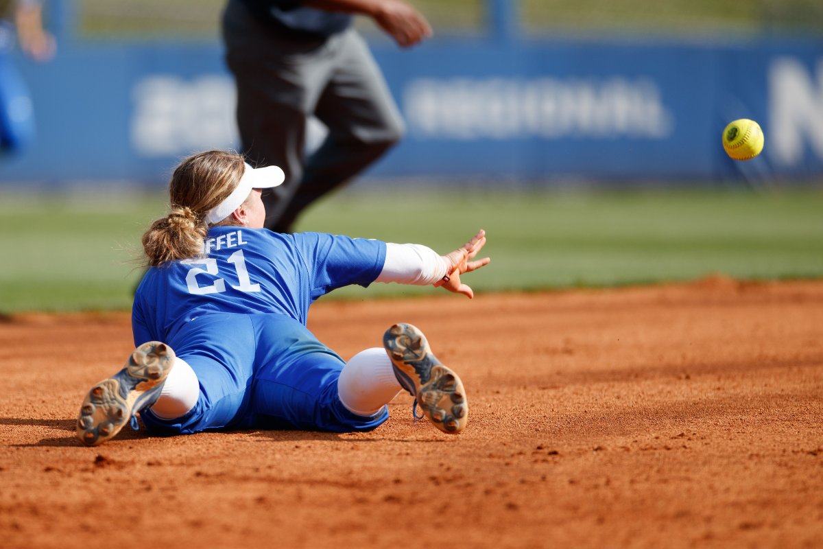 UKsoftball's tweet photo. 2⃣1⃣ days ... 

@erincoffel5 x #BeTheStandard https://t.co/pdXazqgj5V