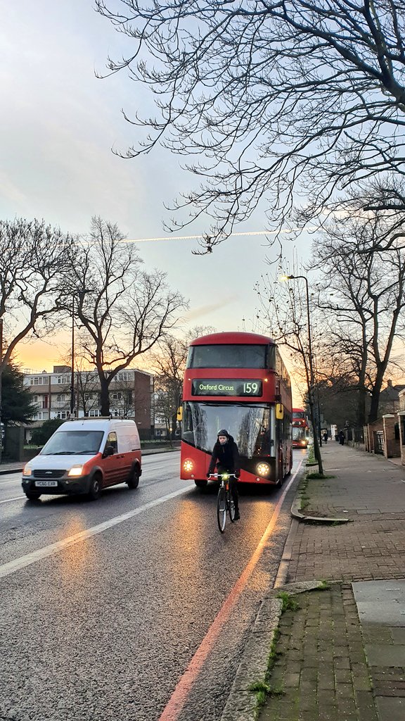 TheMeWannaBe's tweet photo. #London #sunrise #ThursdayMorning https://t.co/VpnRKx68Rr