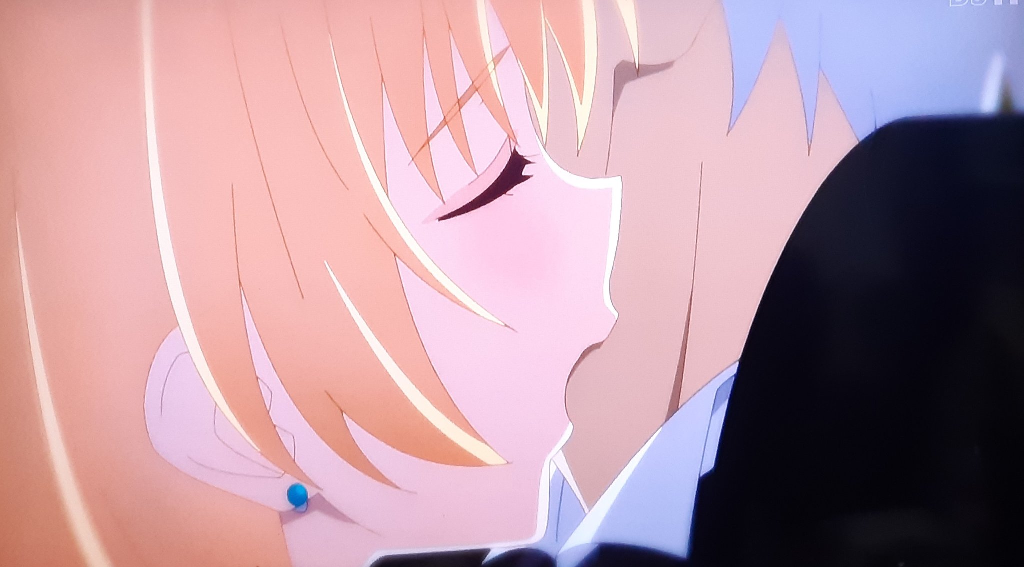 黒うさぎ ありふれた職業で世界最強 2nd Season 2話 リアタイ視聴 今回の1番の見所は ユエの吸血からのキス 香織の竜宮レナ化かな かな W 声まで似てる気が ユエの血を吸う音まで入ってるこだわりが素晴らしい 俺も吸われたい しかし いいパーティ