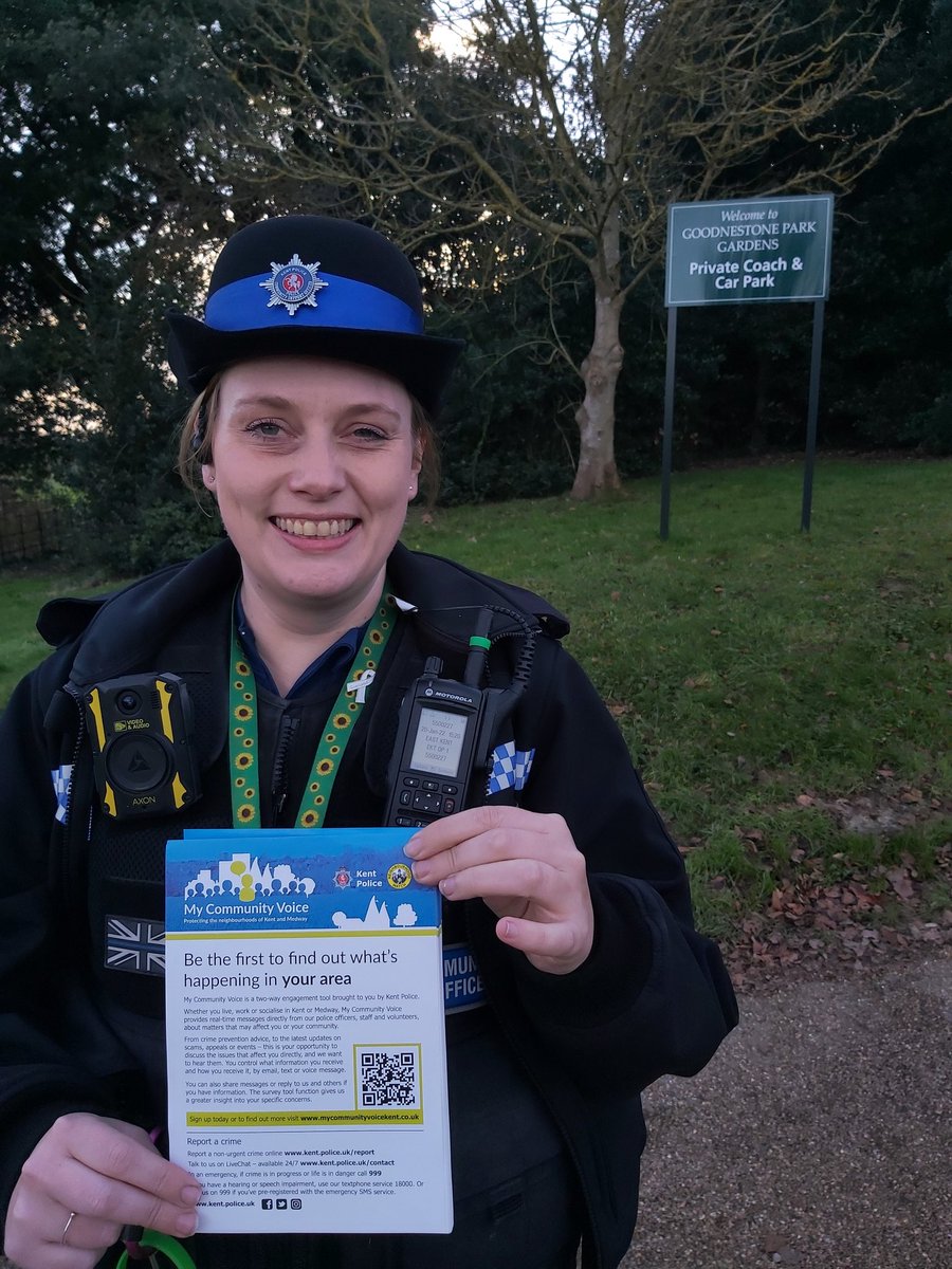 KentPoliceDover's tweet photo. PCSO Winter has been out in more locations on her patch to promote My Community Voice which is a new communication tool to stay up to date with what is going on in your area.
#Ash #Wingham #Goodnestone #NeighbourhoodPolicingWeek #WeekOfAction #MyCommuityVoice https://t.co/any3TGpVBF