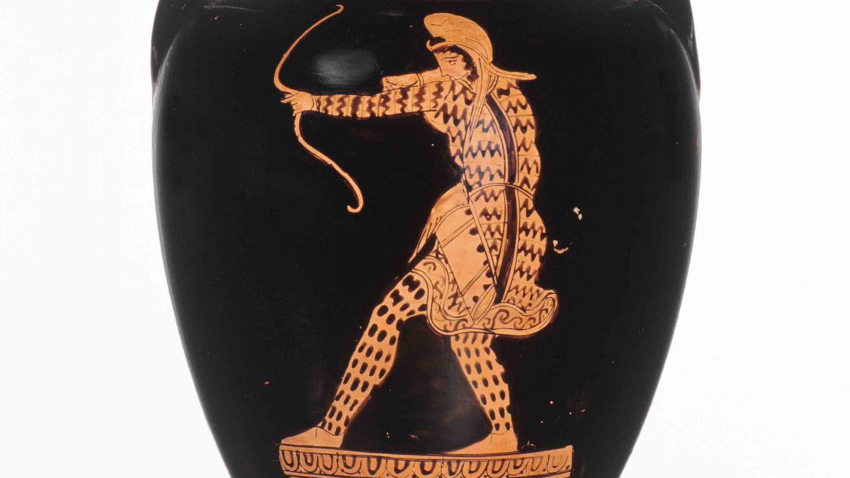 AGlyptothek's tweet photo. #Salamis 480: Amazone im Kleid der Perser.
Nach den Perserkriegen wurden in der griechischen Vasenmalerei #Amazonen den #Persern in Darstellung und Tracht immer weiter angeglichen wie diese #Bogenschützin mit Hosenanzug und phrygischer Mütze. Nolanische #Amphore um 430 v. Chr. https://t.co/coB1hTfiWh