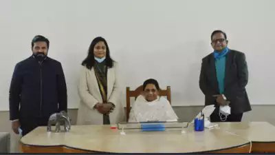 SC advocate and lawyer of Nirbhaya, Hathras rape victim joins BSP, may get ticket https://t.co/AG4CxyDto9 

#AssemblyElections2022  #ElectionsWithTimes https://t.co/rM9F1R9QNO.
