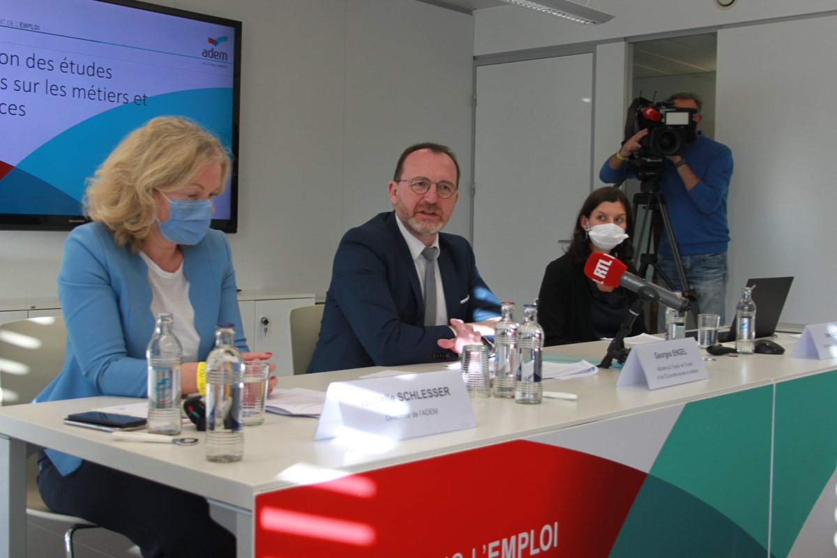 Pressekonferenz haut vum Minister <a href="/georges_engel/">Georges Engel</a> zesumme mat der <a href="/ADEM_Luxembourg/">ADEM</a>. Thema waren déi sektoriell Etuden, déi vun der ADEM realiséiert goufen. 
Fir weider Informatiounen: gd.lu/5TfNK3

#futureskills #upskilling